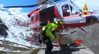 Escursionista bloccato: recupero spettacolare dei Vigili del Fuoco nel Torinese